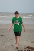 ./photos/galveston_july_2008/16_jeremy_at_beach.jpg