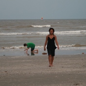 ./photos/galveston_july_2008/17_kids_at_beach.jpg