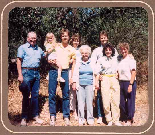 ./photos/pix_dad/family_group_shot_in_prescott.jpg